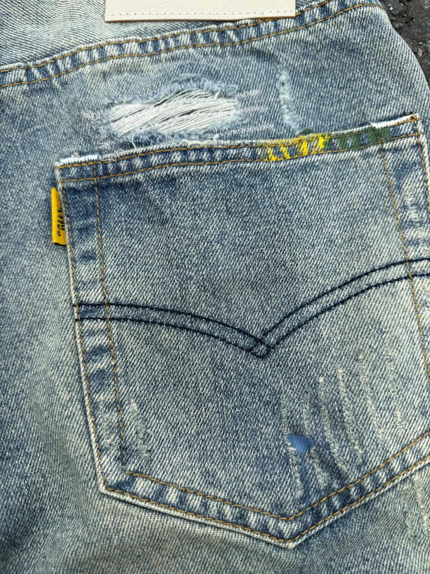 #8215 P300💰 GALLERY DEPT. Vintage splicing, hand-stitched hole patches, random tie lines, loose washed flared jeans - truly restore the ultimate texture of Vintage - original hardware accessories, washed and other elevators, QR code analysis are all purchased from the original factory, high degree of restoration, you are welcome to compare the products ~ - three-dimensional version, loose and comfortable, not picky about the figure, taller and slimmer, factory Seiko, original factory quality control, same style for men and women, can be matched with couples Versatile recommendation: must-have jeans for all seasons - Sizes: 28 30 32 34 36
